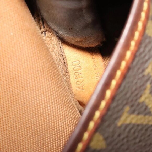 LOUIS VUITTON Monogram Saumur 30 Shoulder Bag - Picture 10 of 16